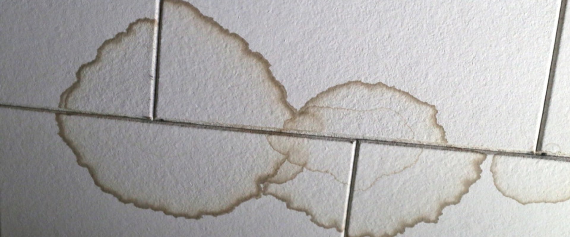 Does homeowners insurance cover cracks in the foundation?